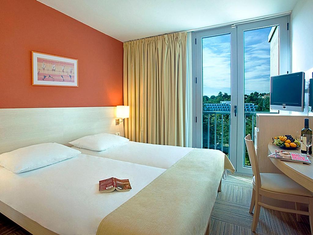 Двухместный (Классический двухместный номер с 1 кроватью или 2 отдельными кроватями) отеля Valamar Crystal Hotel, Пореч