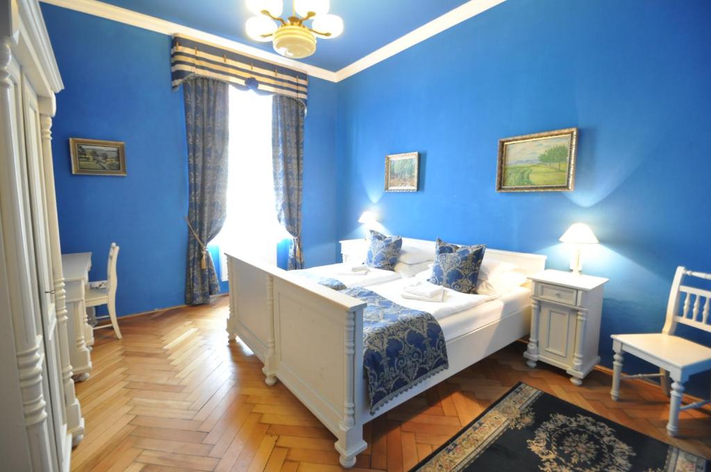 Двухместный (Стандартный двухместный номер с 1 кроватью) отеля Grand Hotel Praha, Йичин