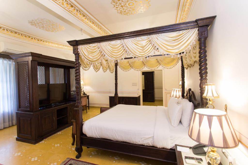 Семейный (Семейный люкс) отеля Grand Uniara A Heritage Hotel, Джайпур