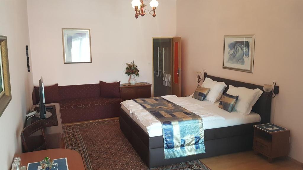 Двухместный (Двухместный номер Делюкс с 1 кроватью и ванной) гостевого дома Penzion Piano, Соколов