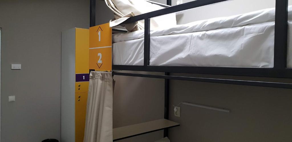 Номер (Кровать в общем номере для мужчин с 4 кроватями) хостела Hostel City Center, Кишинев