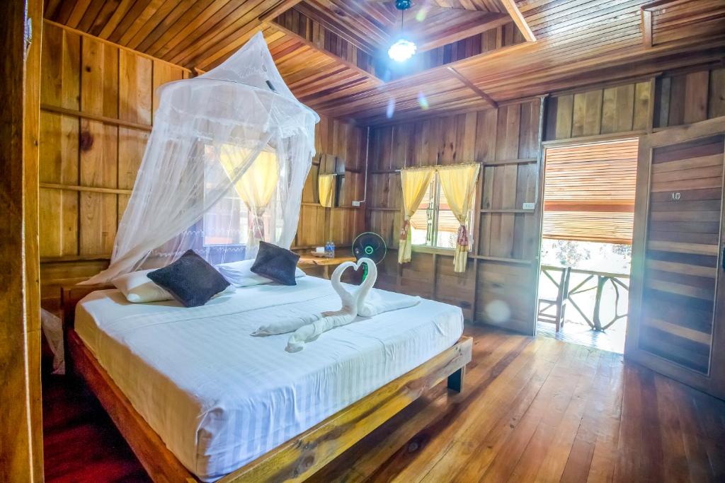 Номер (Улучшенный коттедж А), Khao Sok Palmview Resort