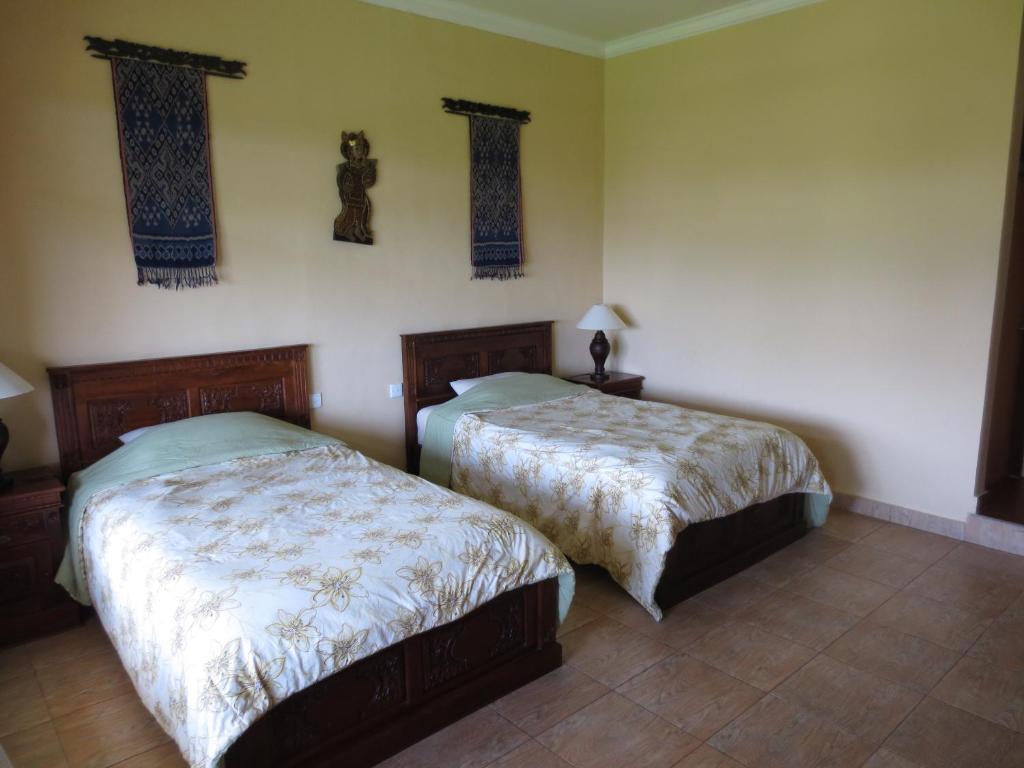 Двухместный (Двухместный номер с 2 отдельными кроватями и окном), Nuriani Restaurant and Rooms