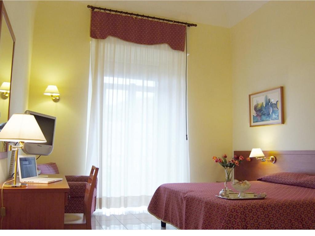 Двухместный (Двухместный номер с 1 кроватью) отеля Hotel Adria, Бари
