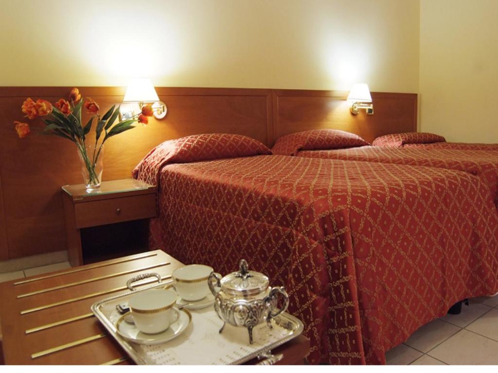 Трехместный (Трехместный номер) отеля Hotel Adria, Бари