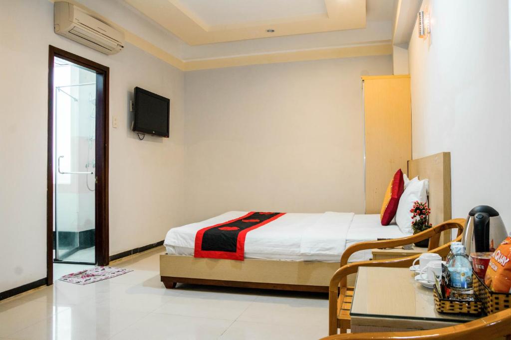 Двухместный (Улучшенный двухместный номер с 1 кроватью) отеля Le Duong Hotel, Нячанг