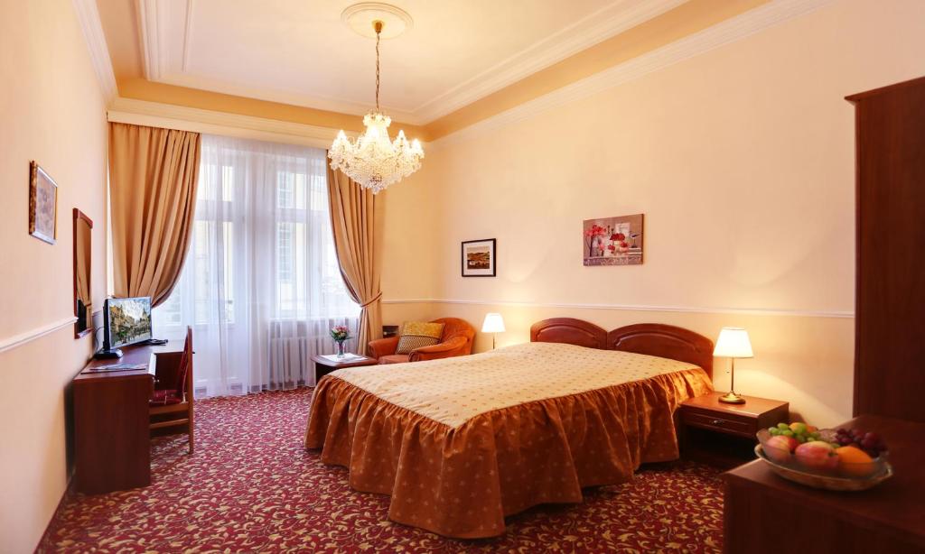 Двухместный (Двухместный номер с 2 отдельными кроватями и ванной комнатой) отеля Spa Hotel Purkyně, Карловы Вары