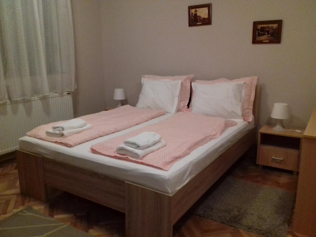 Трехместный (Трехместный номер «Комфорт») гостевого дома Guest House Dimitrije, Нишка-Баня