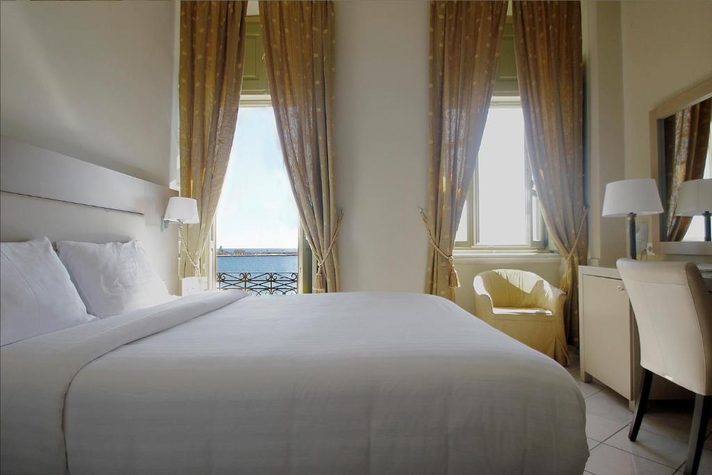 Двухместный (Двухместный номер Делюкс с 1 кроватью или 2 отдельными кроватями, балконом или окном с видом на море) отеля Diogenis Hotel, Эрмоуполис
