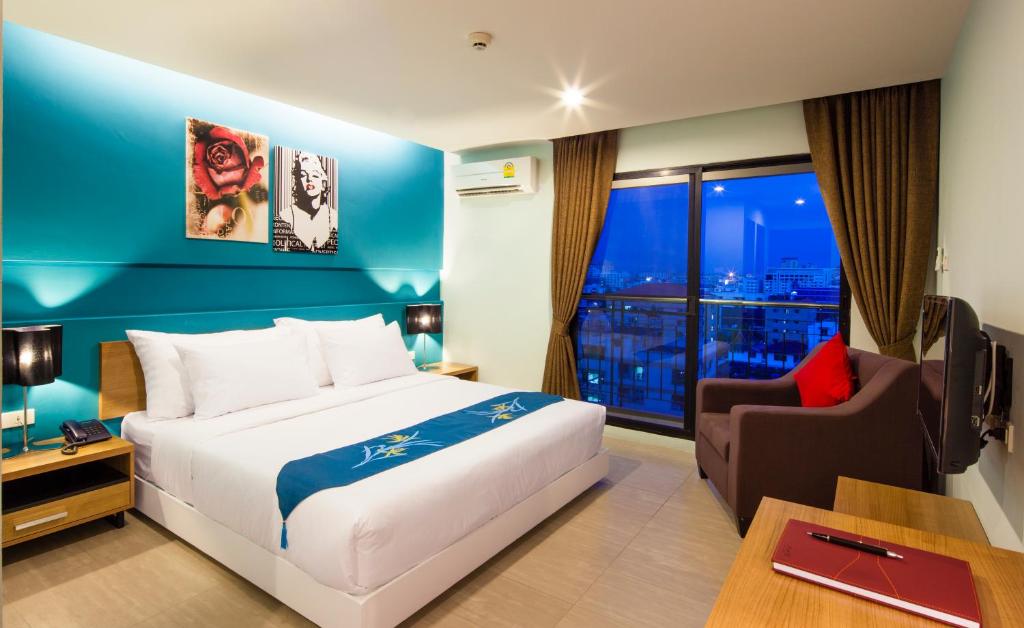Двухместный (Улучшенный двухместный номер с 1 кроватью) отеля Livotel Hotel Lat Phrao, Бангкок