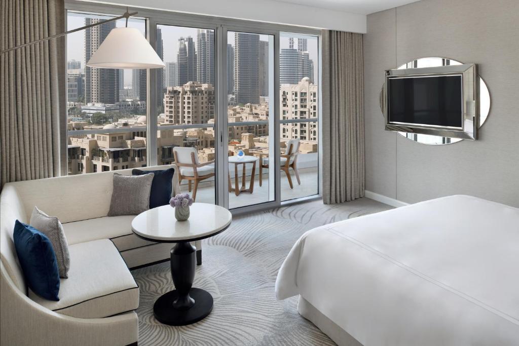Двухместный (Premier Room with AED 200 Hotel Credit) отеля Address Downtown, Дубай