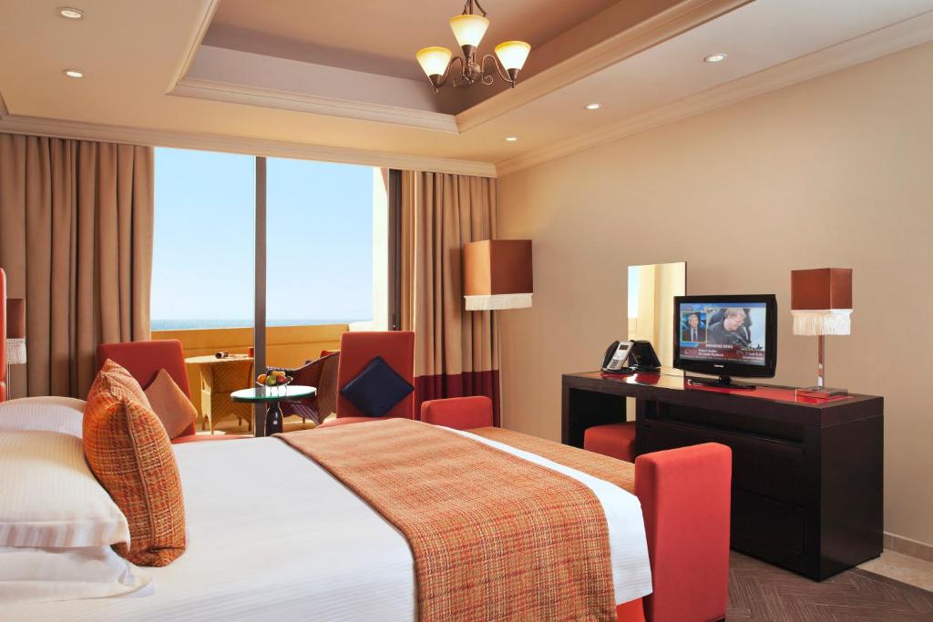 Апартаменты (Апартаменты с 3 спальнями и видом на море) отеля Arjaan by Rotana - Dubai Media City, Дубай