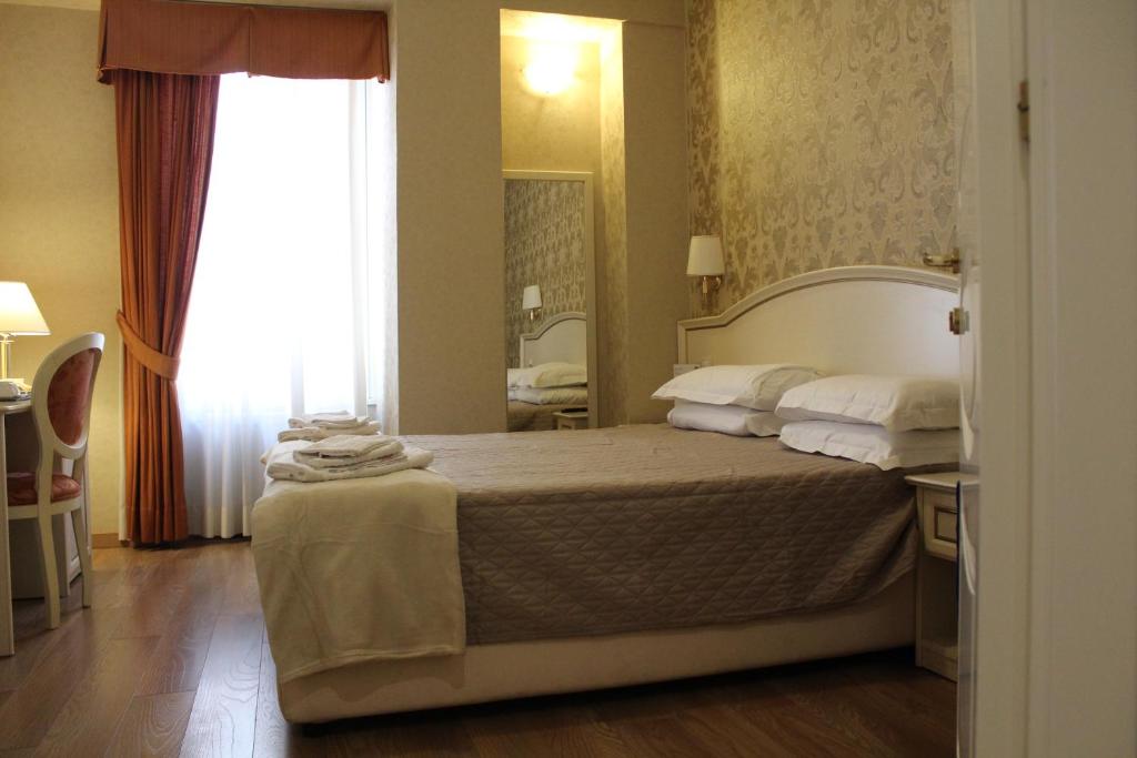 Двухместный (Двухместный номер с 1 кроватью или 2 отдельными кроватями) гостевого дома Relais Bocca di Leone, Рим