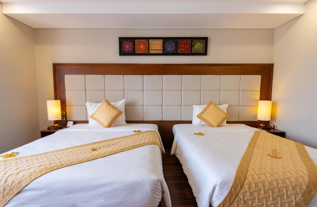 Двухместный (Семейный номер Делюкс с 1 кроватью размера «queen-size» и 1 двуспальной кроватью и видом на город) отеля Grand Sea Hotel, Дананг