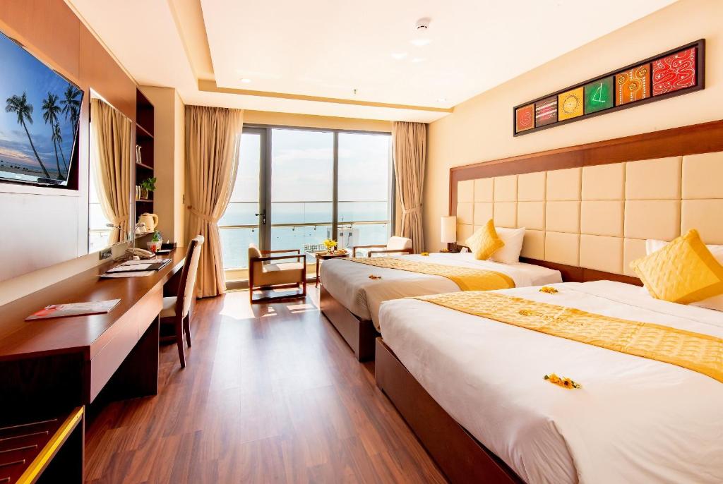 Двухместный (Двухместный номер с 2 отдельными кроватями и балконом) отеля Grand Sea Hotel, Дананг