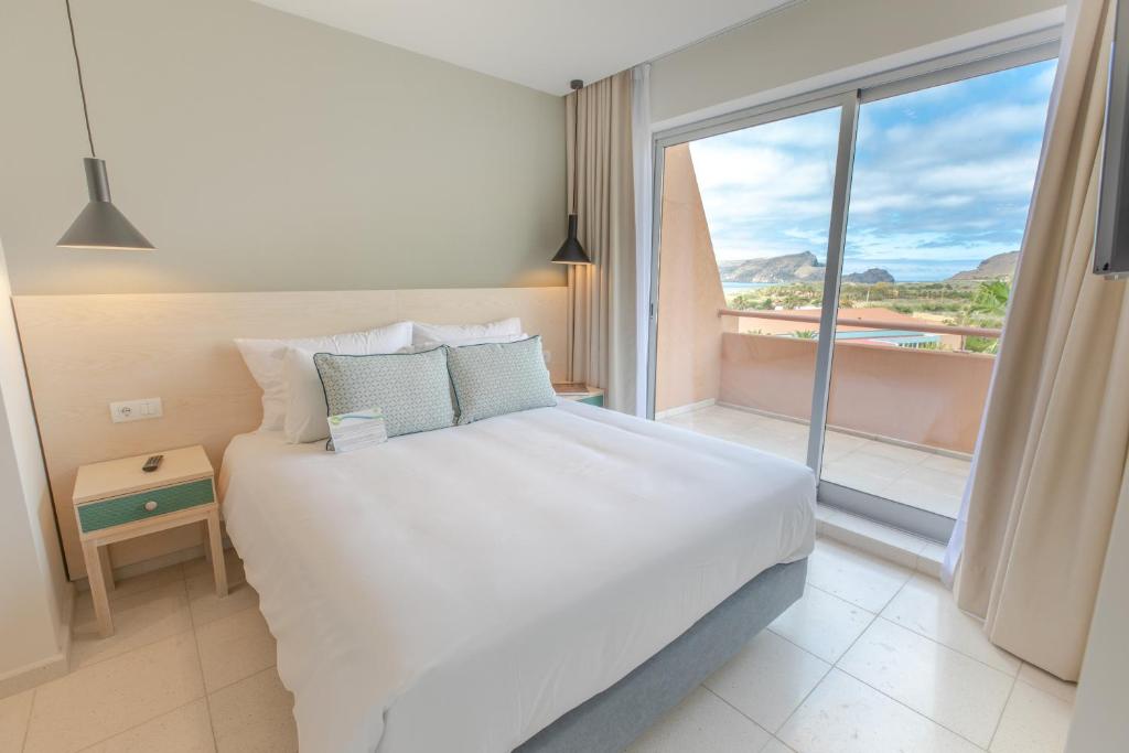 Апартаменты (Апартаменты с 2 спальнями и видом на море) отеля Vila Baleira Porto Santo, Порту-Санту