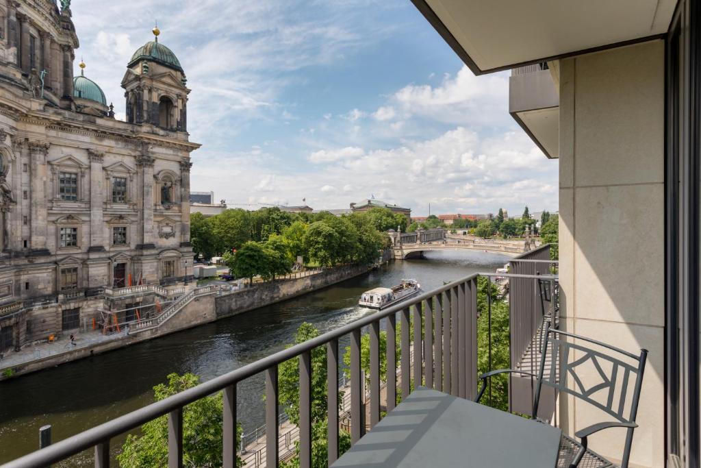 Двухместный (Номер «Премиум» с балконом и видом на собор), Radisson Blu Hotel, Berlin