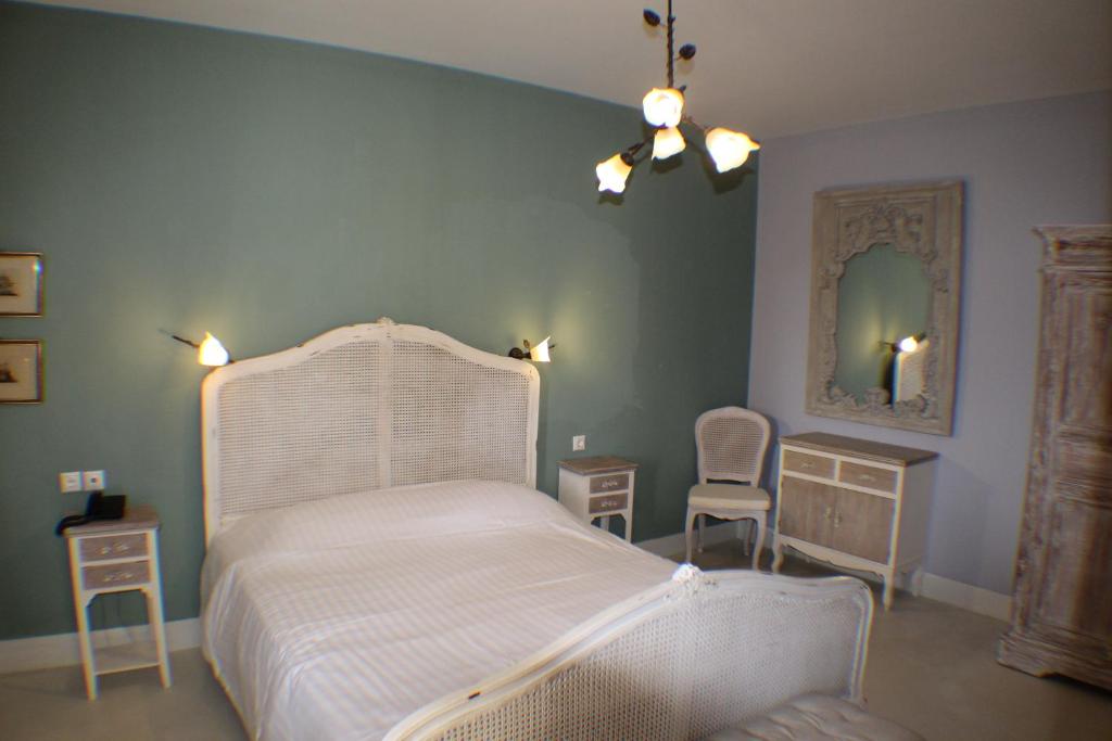 Сьюит (Улучшенный люкс с 1 спальней, вид на сад или море) отеля Kelyfos Hotel, Неос-Мармарас