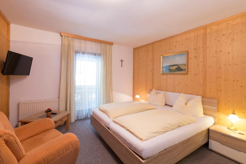 Двухместный (Двухместный номер с 1 кроватью и балконом) гостевого дома Gasthof Pension Rega, Санкт-Вольфганг-им-Зальцкаммергут