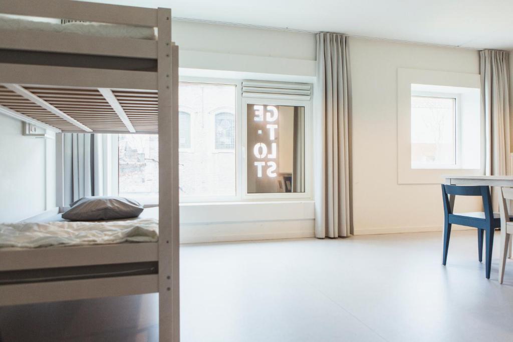 Номер (Кровать в общем номере смешанного типа на 4 гостя.) хостела Snuffel Hostel, Брюгге