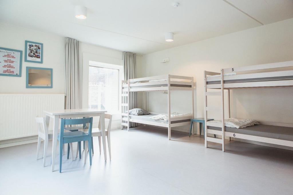 Номер (6 bed mixed dorm), Snuffel Hostel