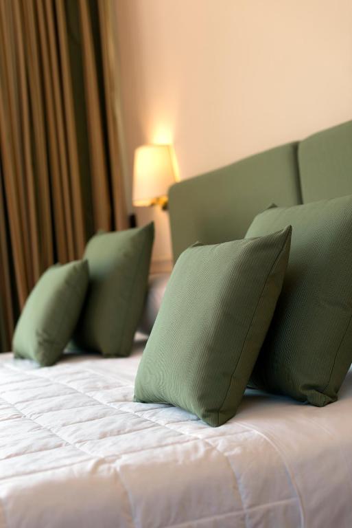 Двухместный (Двухместный номер с 1 кроватью или 2 отдельными кроватями, вид на озеро) отеля Hotel Barchetta Excelsior, Комо