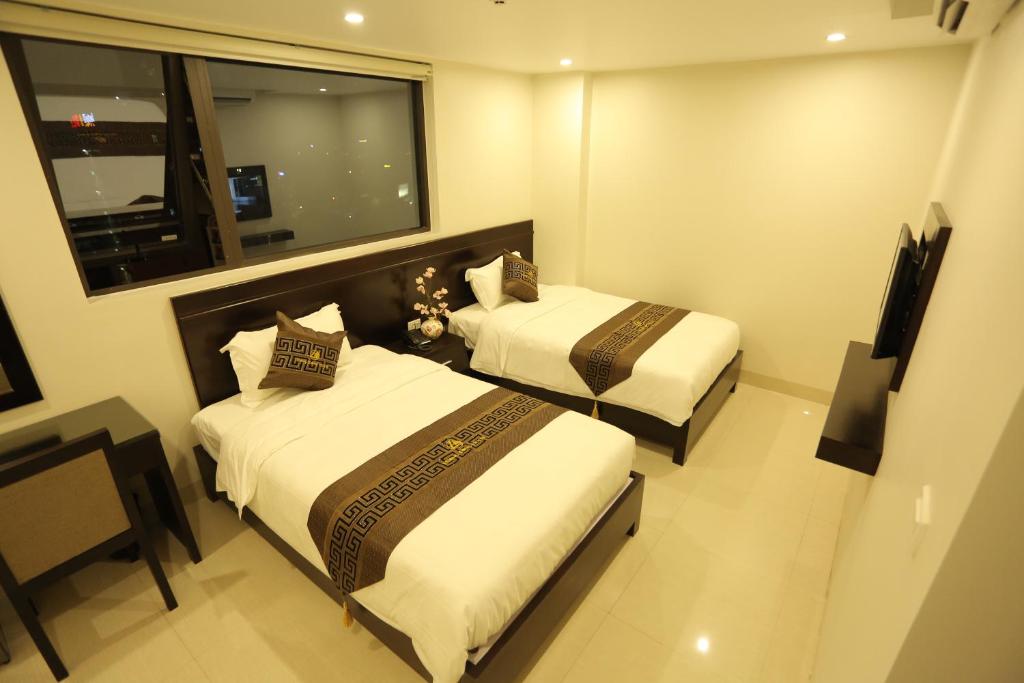 Двухместный (Улучшенный двухместный номер с 2 отдельными кроватями) отеля Khách Sạn Trống Đồng, Тхань Хоа