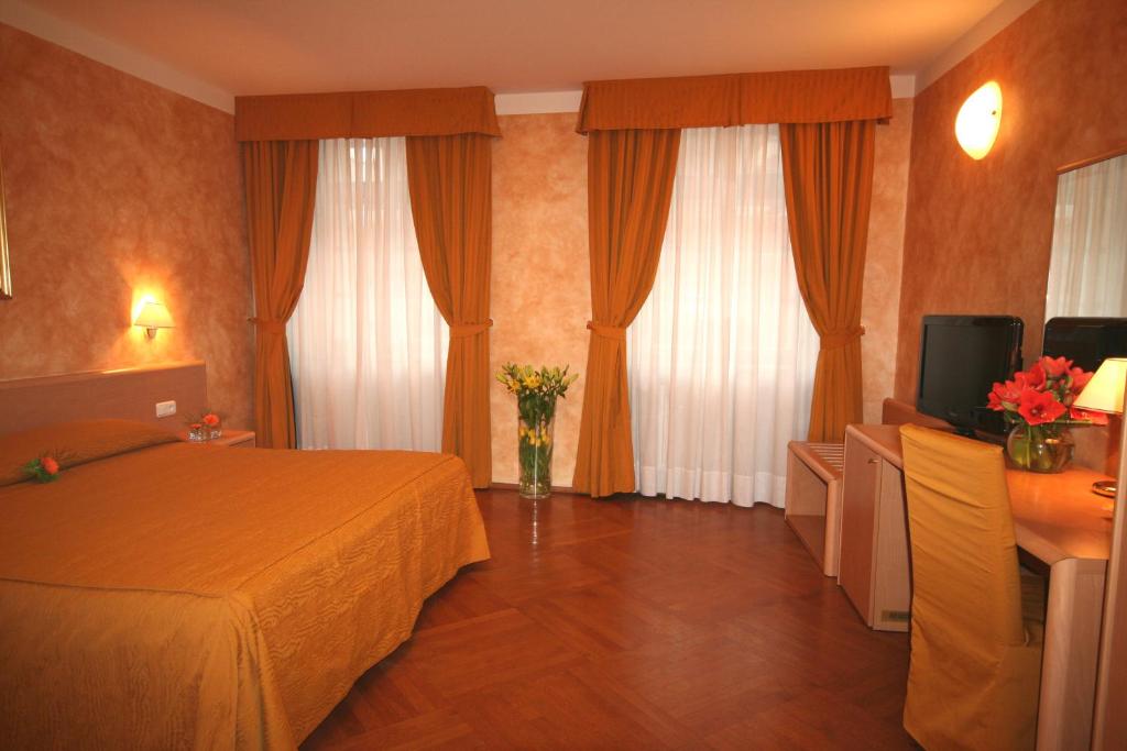 Сьюит (Люкс (для 4 взрослых)) отеля Roma Prague, Прага