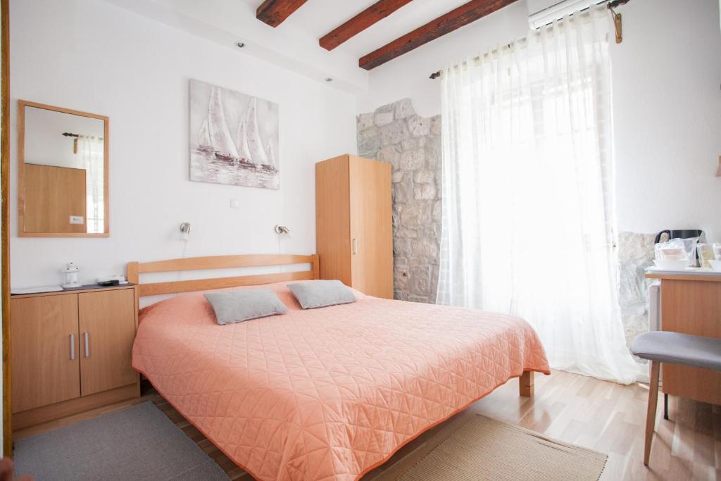 Двухместный (Двухместный номер с 1 кроватью и террасой) гостевого дома Guesthouse Trogir Proto, Трогир