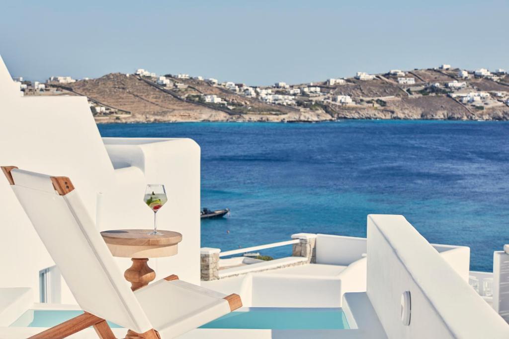 Сьюит (Полулюкс с гидромассажной ванной на открытом воздухе, вид на море) отеля Apollonia Resort, Агиос-Иоаннис