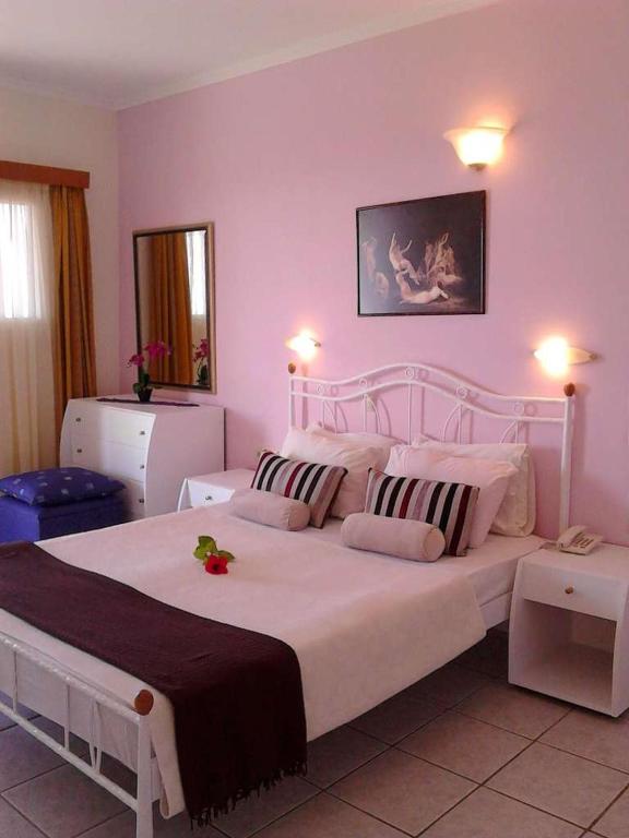 Двухместный (Двухместный номер с 1 кроватью, вид на сад) апарт-отеля Creta Suites, Кутсунари