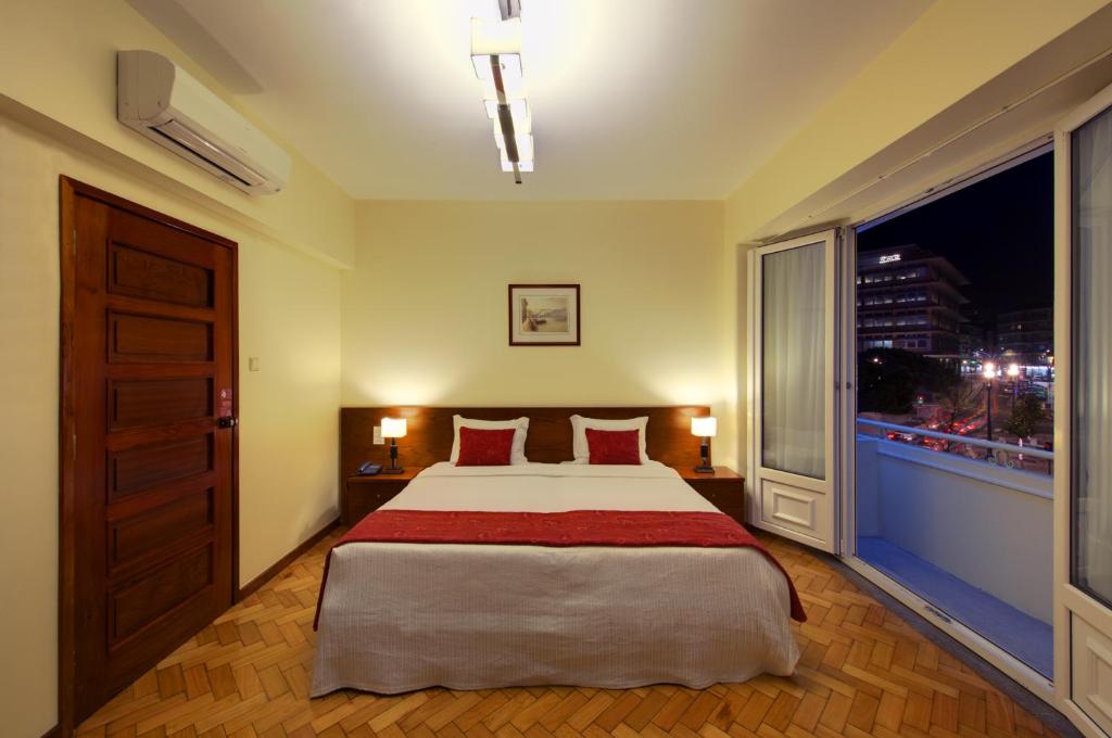 Двухместный (Улучшенный двухместный номер с 1 кроватью) отеля Vera Cruz Porto Downtown Hotel, Порту