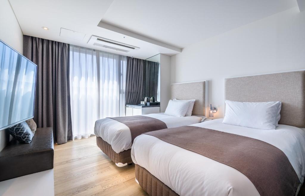 Двухместный (Стандартный двухместный номер с 2 отдельными кроватями) отеля Brown Suites Hotel and Resort, Согвипхо