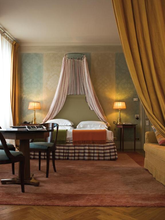 Двухместный (Двухместный номер Делюкс с 1 кроватью или 2 отдельными кроватями и гидромассажной ванной) отеля Antica Torre Di Via Tornabuoni 1, Флоренция