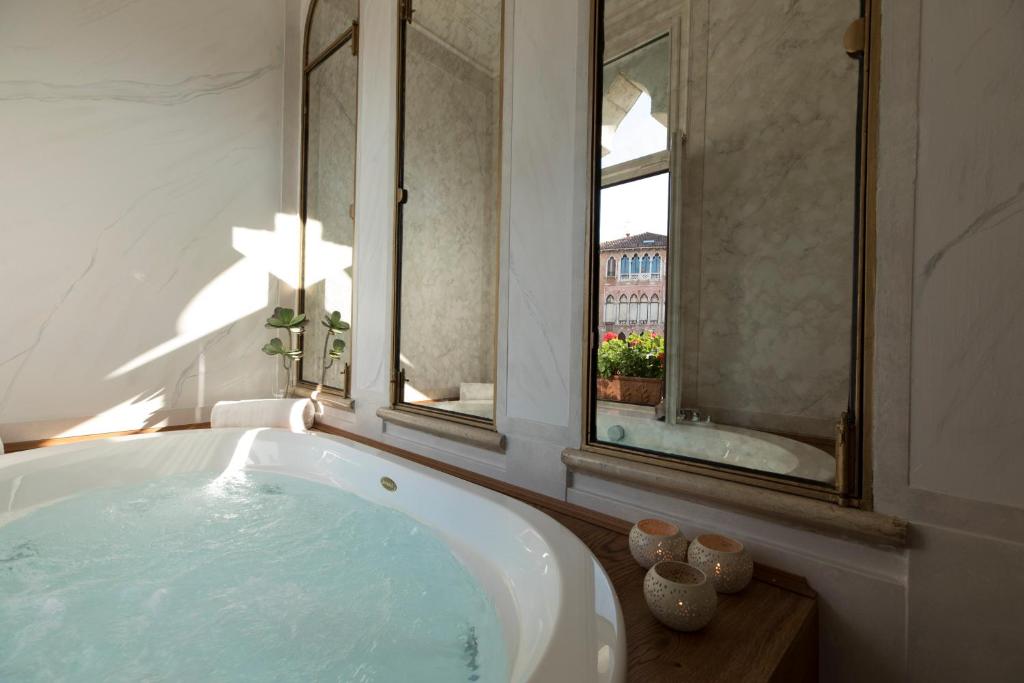 Сьюит (Luxury Apartment with Jacuzzi and Turkish Bath - Separate Building), Palazzo Paruta