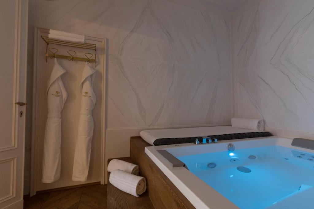 Сьюит (Luxury Apartment with Jacuzzi - Separate Building), Palazzo Paruta