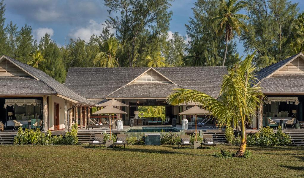 Вилла (Вилла Residence с 3 спальнями, кровати размера «king-size») курортного отеля Four Seasons Resort Seychelles at Desroches Island, Дерош