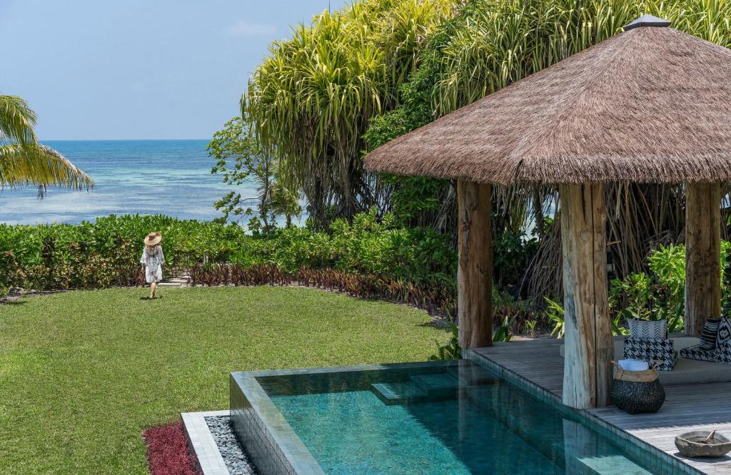 Вилла (Вилла с бассейном с видом на океан) курортного отеля Four Seasons Resort Seychelles at Desroches Island, Дерош