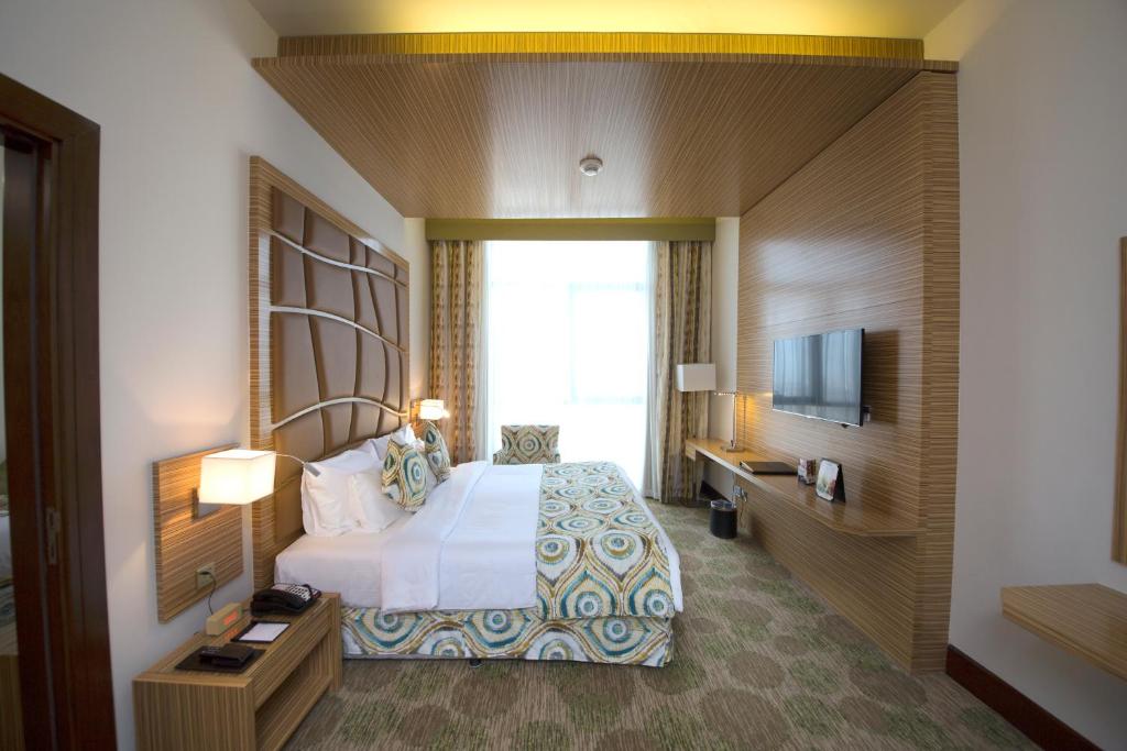 Сьюит (Люкс с 1 спальней) отеля Best Western Plus Pearl Creek Hotel, Дубай