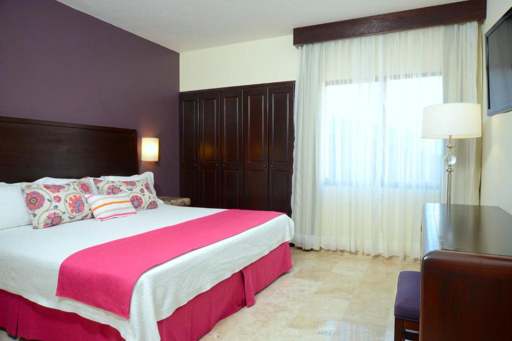 Сьюит (Роскошный люкс с 1 спальней) курортного отеля Canto del Sol Plaza Vallarta Beach & Tennis Resort - Все включено, Пуэрто-Вальярта