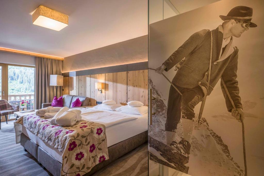 Двухместный (Улучшенный номер с кроватью размера «king-size») отеля Activ Sunny Hotel Sonne, Кирхберг