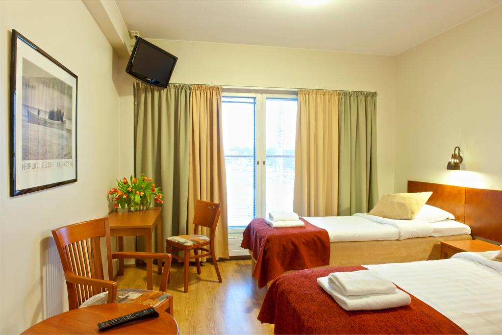 Двухместный (Двухместный номер с 2 отдельными кроватями) отеля Hotel Helmi, Турку