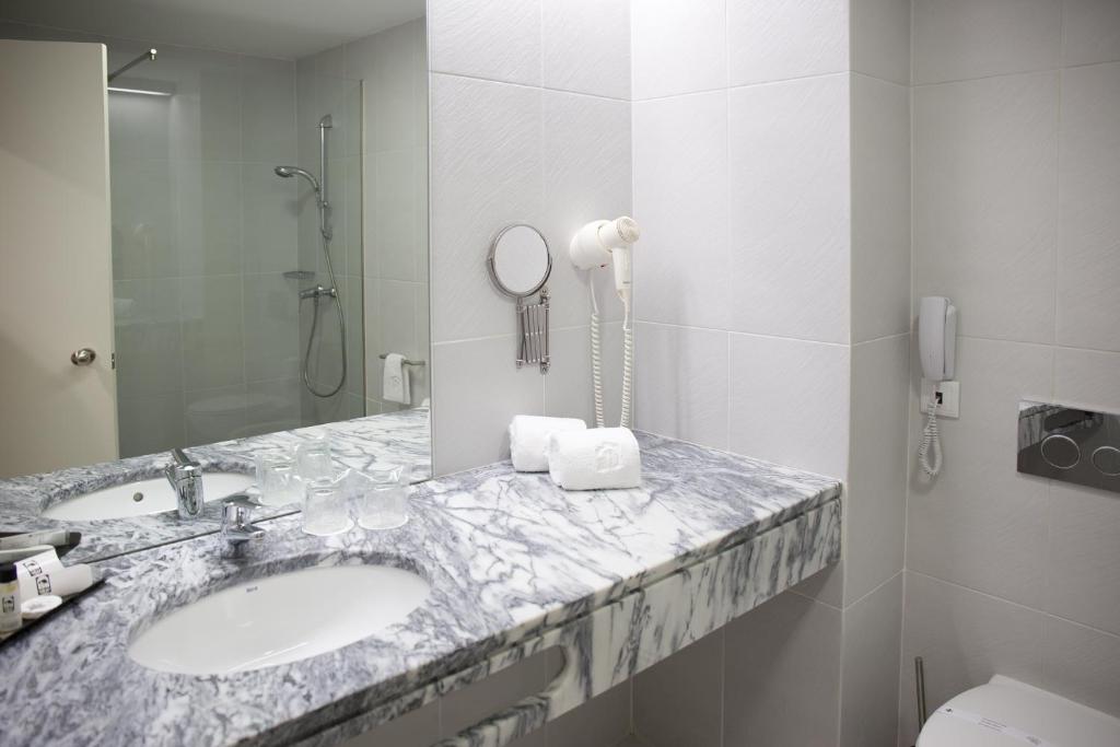 Двухместный (Двухместный номер с 1 кроватью или 2 отдельными кроватями и романтическим пакетом услуг) отеля Hotel S. Bento Da Porta Aberta, Герес