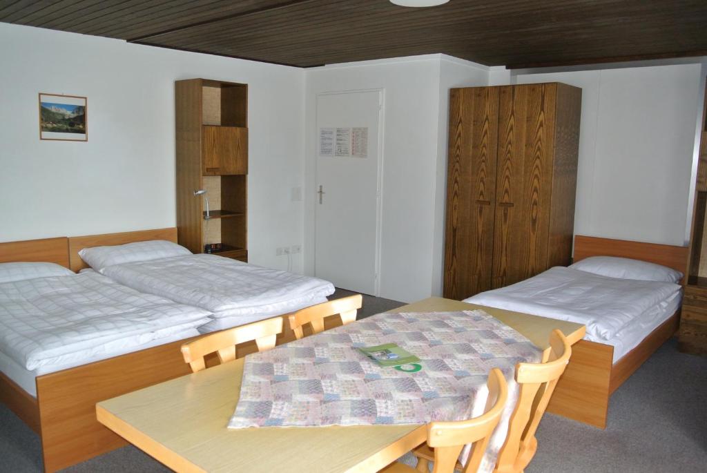 Семейный (Пятиместный номер с общей ванной комнатой) гостевого дома Casa Franco St. Moritz, Санкт-Мориц