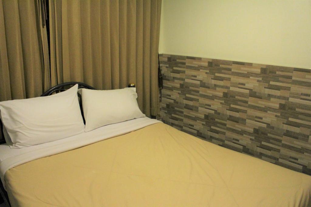 Двухместный (Двухместный номер с 1 кроватью и общей ванной комнатой) семейного отеля Sam Sen Sam Place, Бангкок