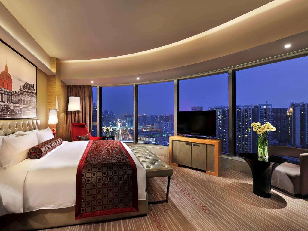 Двухместный (Роскошный номер с кроватью размера «king-size») отеля Sofitel Guangzhou Sunrich, Гуанчжоу