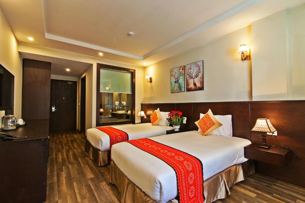 Двухместный (Улучшенный двухместный номер с 2 отдельными кроватями) отеля Hoang Ha Sapa Hotel, Сапа