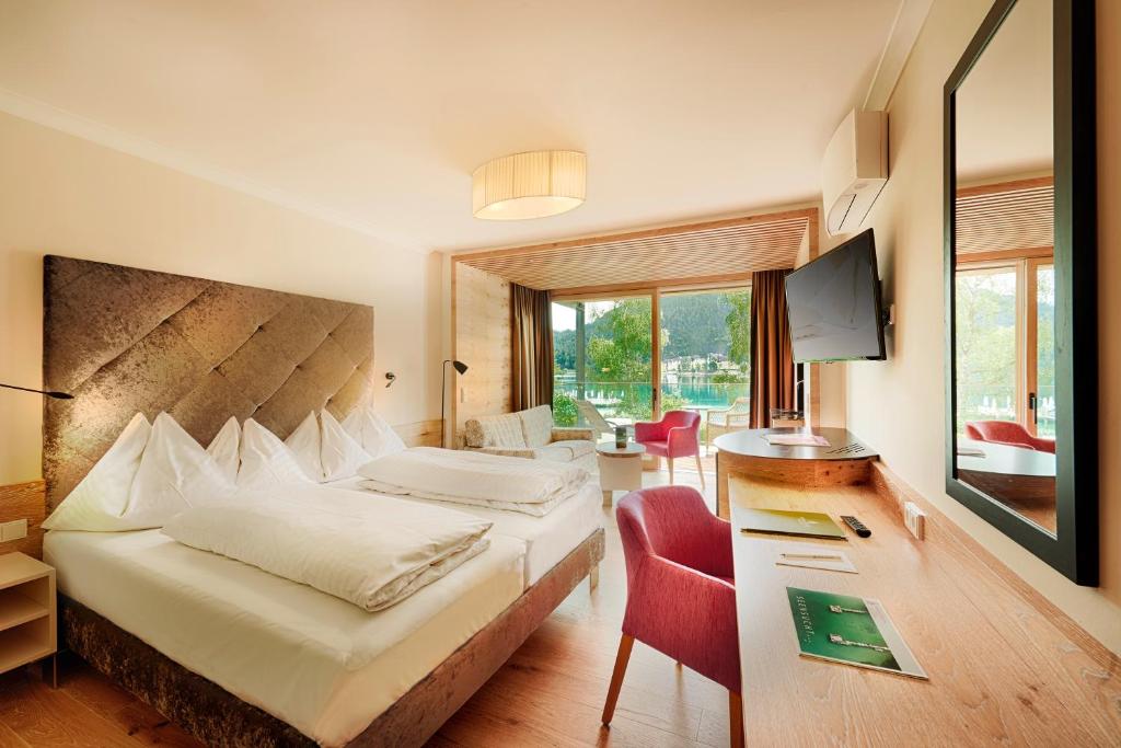Двухместный (Улучшенный двухместный номер с 1 кроватью) отеля Amerika-Holzer Hotel & Resort, Санкт-Канциан-ам-Клопайнер-Зее