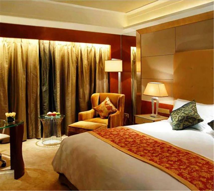 Двухместный (Роскошный клубный номер с кроватью размера «king-size» и окном) отеля Sofitel Harbin, Харбин