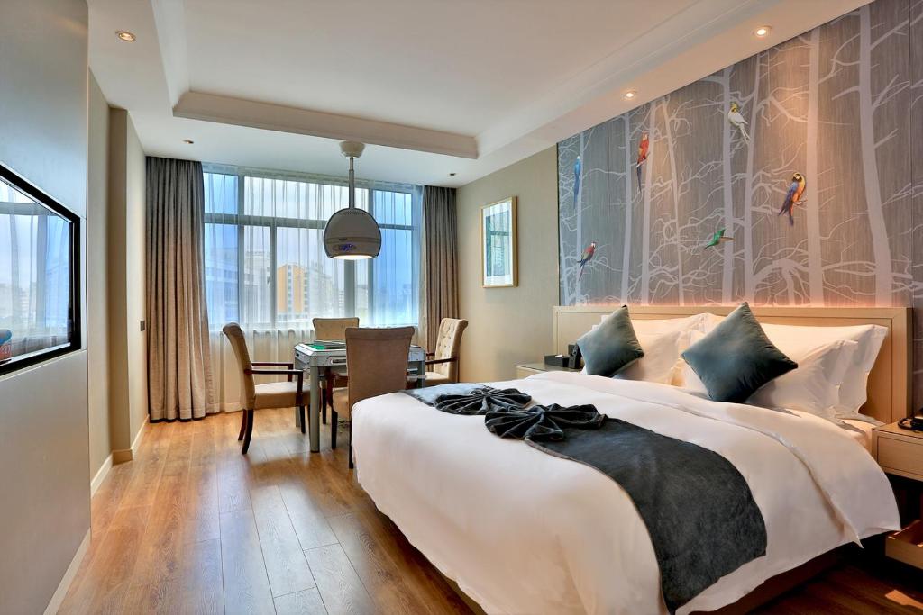 Двухместный (Улучшенный номер с кроватью размера «queen-size») отеля Byland Star Hotel, Иу
